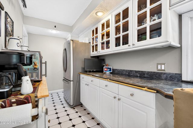 8700 William Penn Way, Louisville, KY 40228