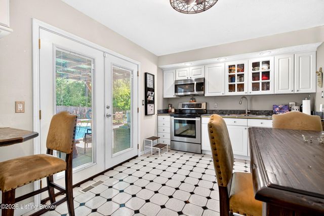 8700 William Penn Way, Louisville, KY 40228