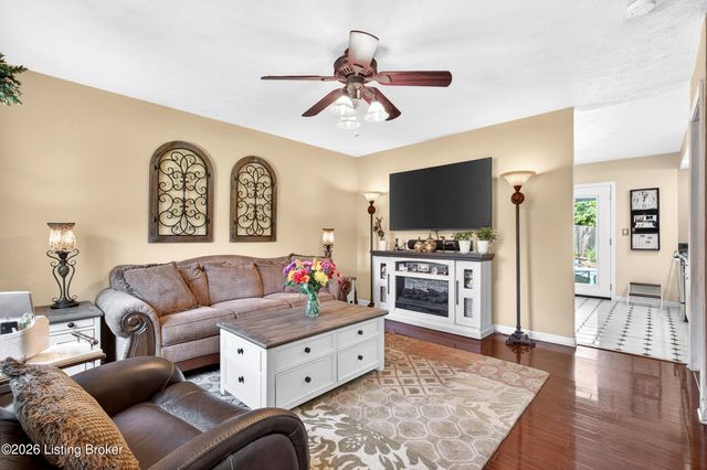 8700 William Penn Way, Louisville, KY 40228