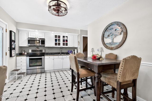 8700 William Penn Way, Louisville, KY 40228
