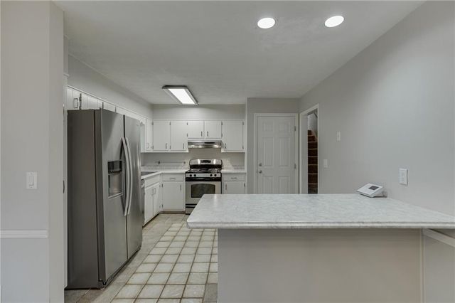 978 Chartley Drive SW, Lilburn, GA 30047