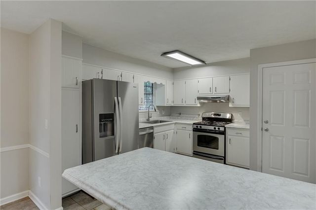 978 Chartley Drive SW, Lilburn, GA 30047