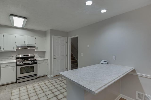 978 Chartley Drive SW, Lilburn, GA 30047