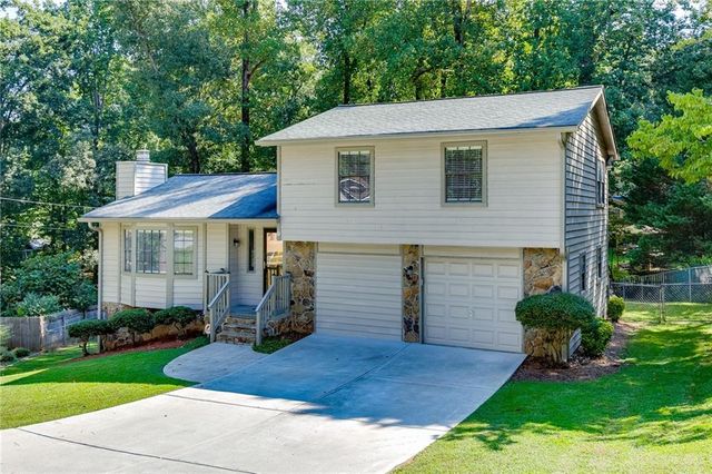 978 Chartley Drive SW, Lilburn, GA 30047