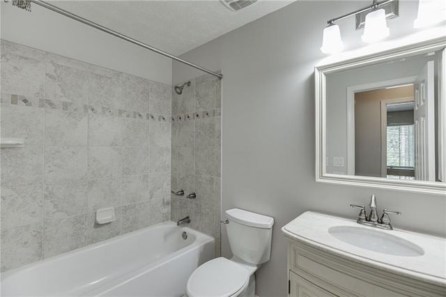 978 Chartley Drive SW, Lilburn, GA 30047