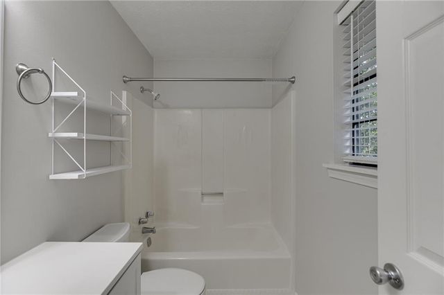 978 Chartley Drive SW, Lilburn, GA 30047