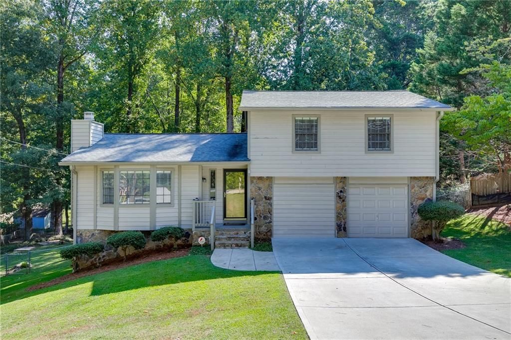 978 Chartley Drive SW, Lilburn, GA 30047