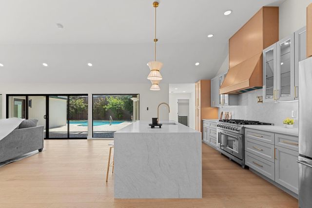 6143 Ella Lee Lane, Houston, TX 77057