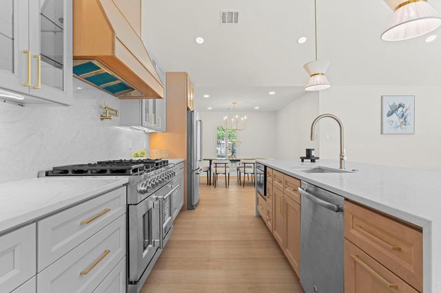 6143 Ella Lee Lane, Houston, TX 77057