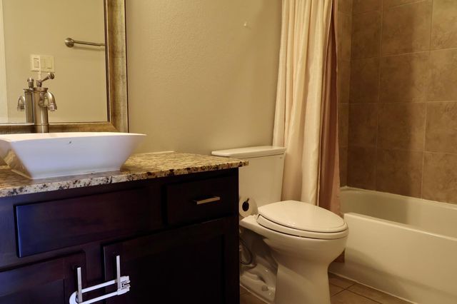 5017 Larkin Street B, Houston, TX 77007
