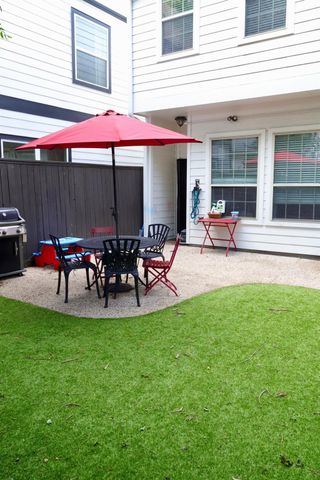 5017 Larkin Street B, Houston, TX 77007