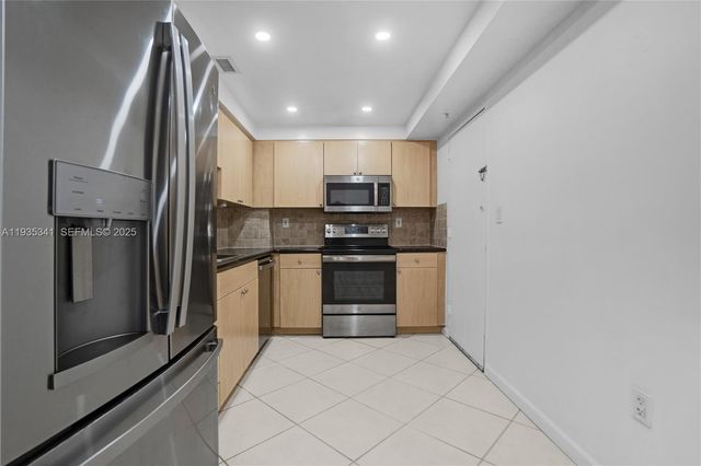 10350 W Bay Harbor Dr 2L, Bay Harbor Islands, FL 33154