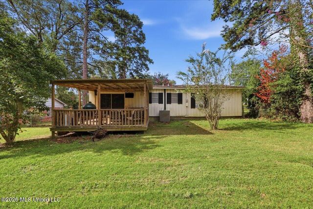 502 W Lakeview Circle, Clinton, MS 39056
