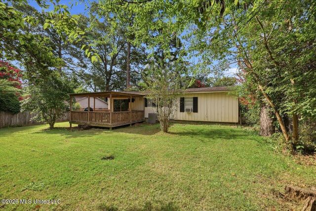 502 W Lakeview Circle, Clinton, MS 39056
