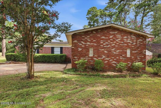 502 W Lakeview Circle, Clinton, MS 39056