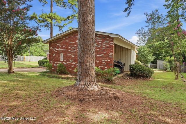 502 W Lakeview Circle, Clinton, MS 39056