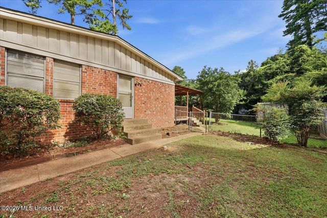 502 W Lakeview Circle, Clinton, MS 39056