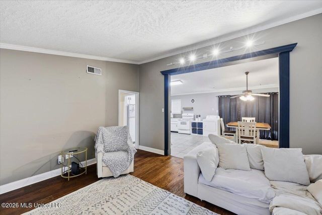 502 W Lakeview Circle, Clinton, MS 39056