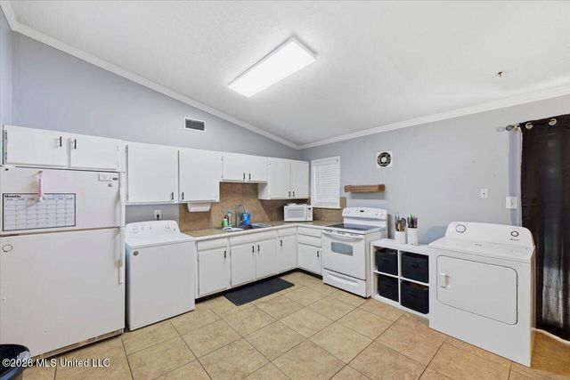 502 W Lakeview Circle, Clinton, MS 39056