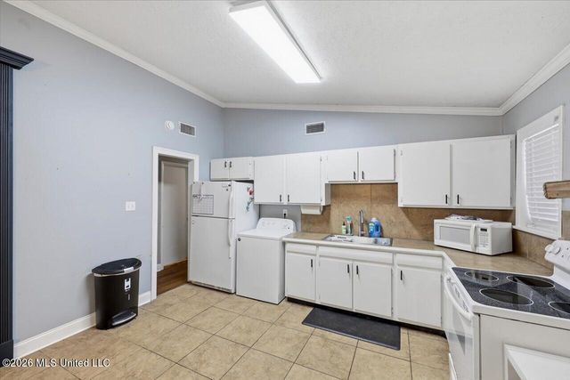 502 W Lakeview Circle, Clinton, MS 39056