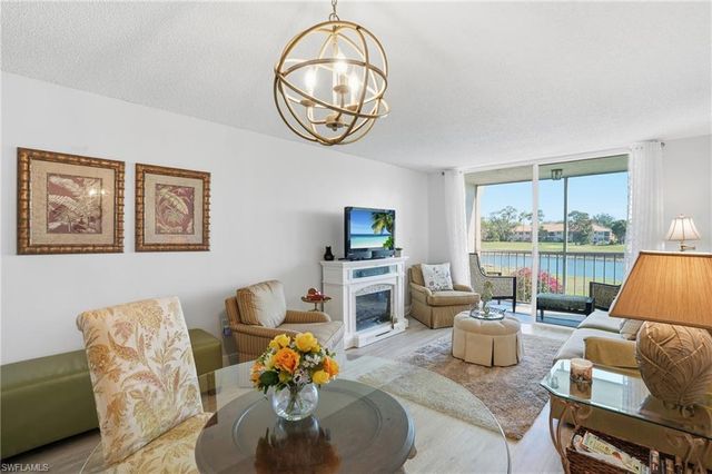300 Forest Lakes BLVD # 207, Naples, FL 34105