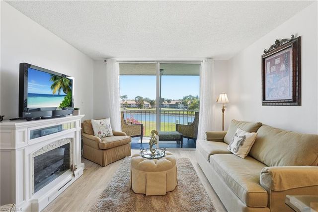 300 Forest Lakes BLVD # 207, Naples, FL 34105