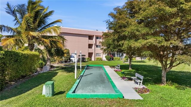 300 Forest Lakes BLVD # 207, Naples, FL 34105