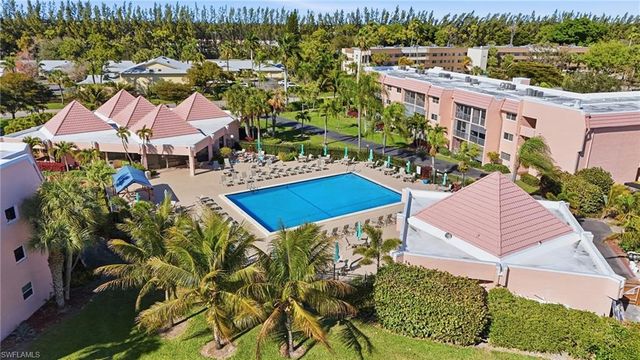 300 Forest Lakes BLVD # 207, Naples, FL 34105