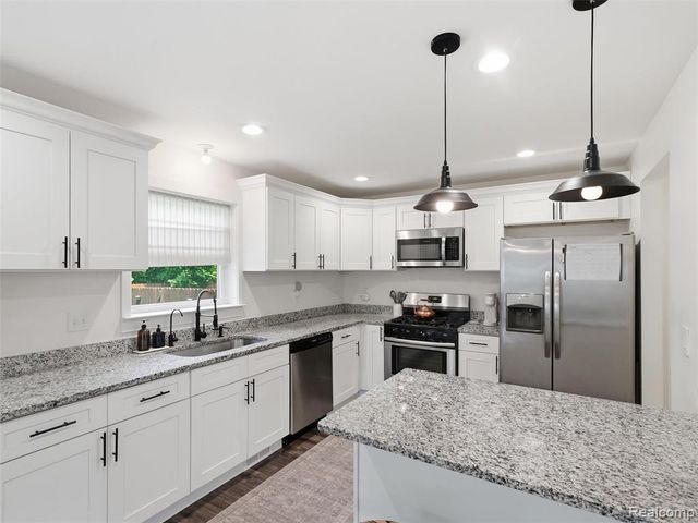 70 W Shevlin Avenue, Hazel Park, MI 48030