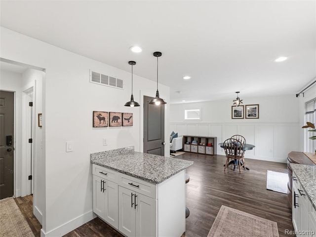 70 W Shevlin Avenue, Hazel Park, MI 48030