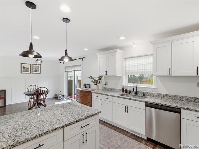70 W Shevlin Avenue, Hazel Park, MI 48030