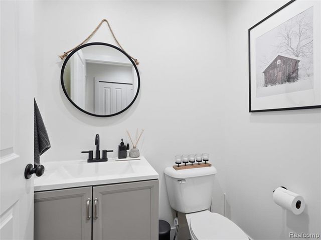 70 W Shevlin Avenue, Hazel Park, MI 48030