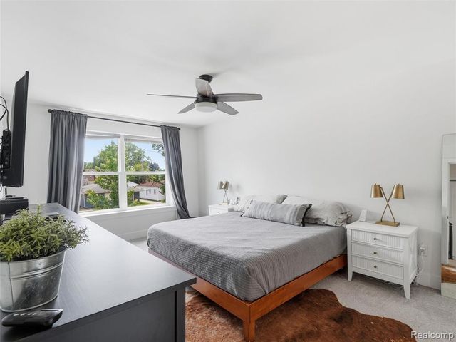 70 W Shevlin Avenue, Hazel Park, MI 48030