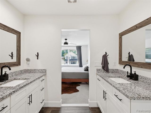 70 W Shevlin Avenue, Hazel Park, MI 48030