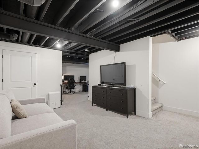 70 W Shevlin Avenue, Hazel Park, MI 48030
