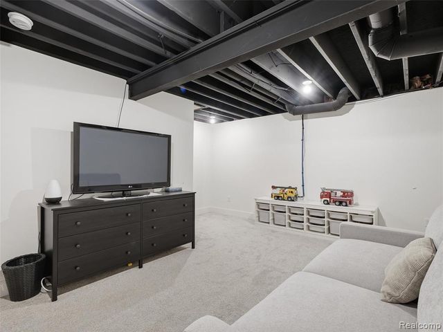 70 W Shevlin Avenue, Hazel Park, MI 48030