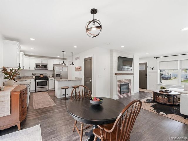 70 W Shevlin Avenue, Hazel Park, MI 48030