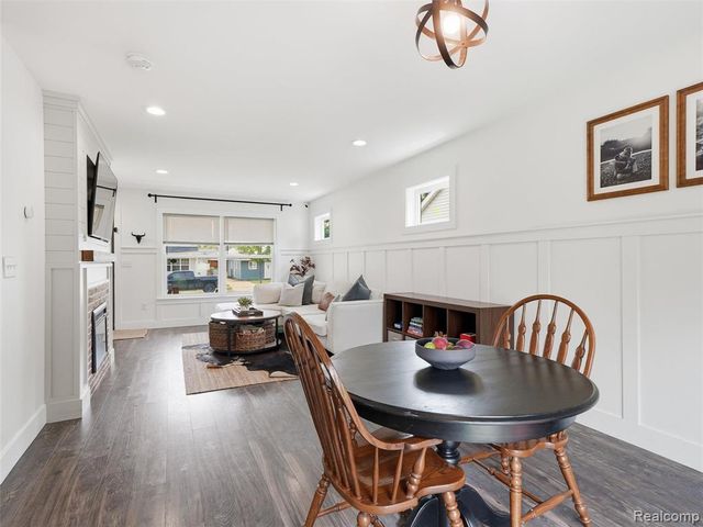 70 W Shevlin Avenue, Hazel Park, MI 48030