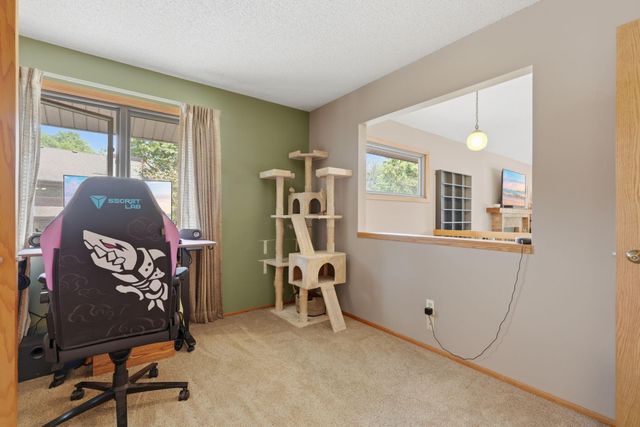 1589 Four Oaks Road, Eagan, MN 55121