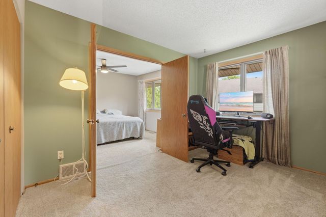 1589 Four Oaks Road, Eagan, MN 55121