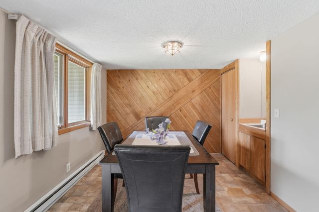 1589 Four Oaks Road, Eagan, MN 55121