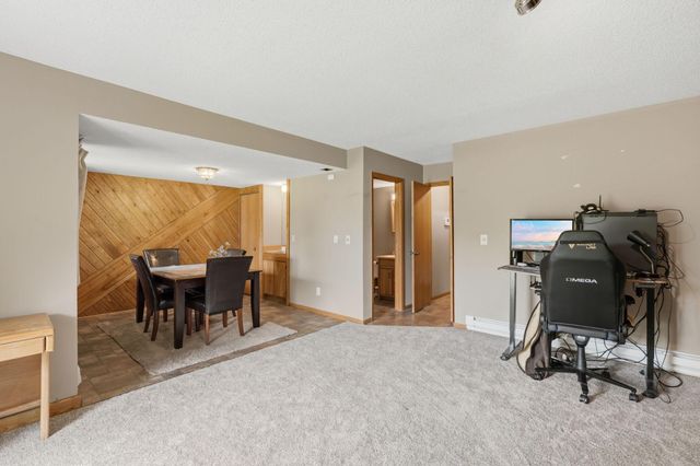 1589 Four Oaks Road, Eagan, MN 55121