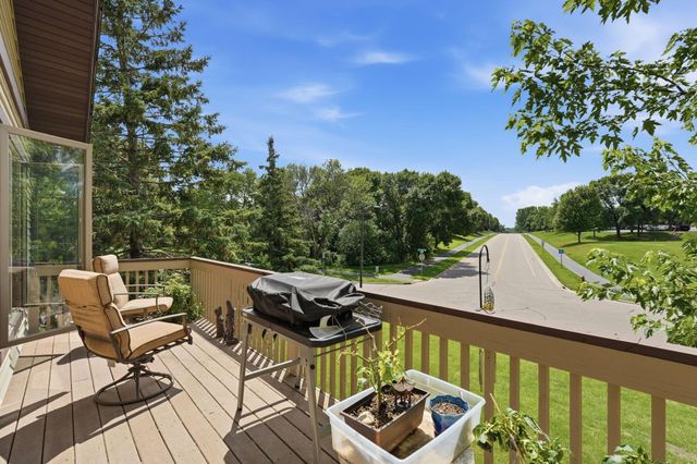 1589 Four Oaks Road, Eagan, MN 55121