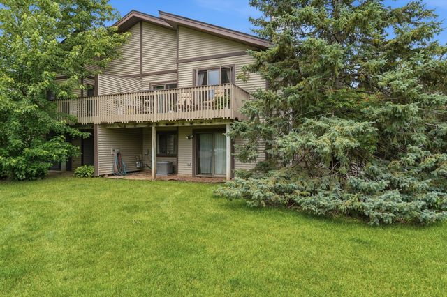 1589 Four Oaks Road, Eagan, MN 55121