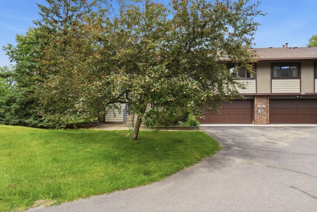 1589 Four Oaks Road, Eagan, MN 55121