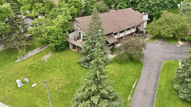 1589 Four Oaks Road, Eagan, MN 55121