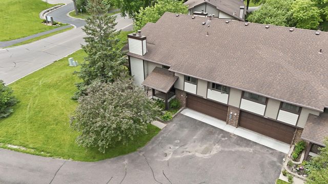 1589 Four Oaks Road, Eagan, MN 55121