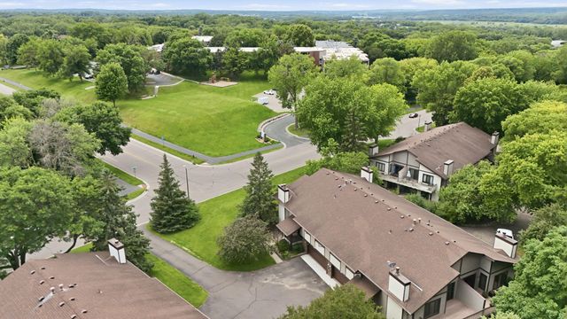 1589 Four Oaks Road, Eagan, MN 55121