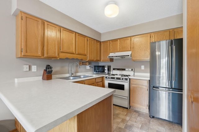 1589 Four Oaks Road, Eagan, MN 55121