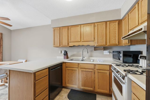 1589 Four Oaks Road, Eagan, MN 55121